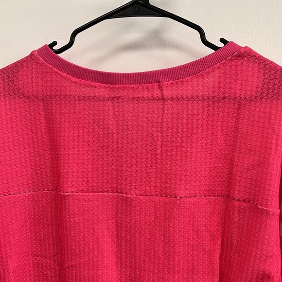 💥3/$15💥 NEW - Rose Cheetah Patchwork Short Sleeve Top - Size Small - Picture 7 of 11